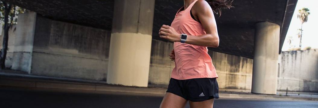 Fitbit Ionic Adidas Edition za ok 1083 zł. Świetny zegarek sportowy w dobrej cenie