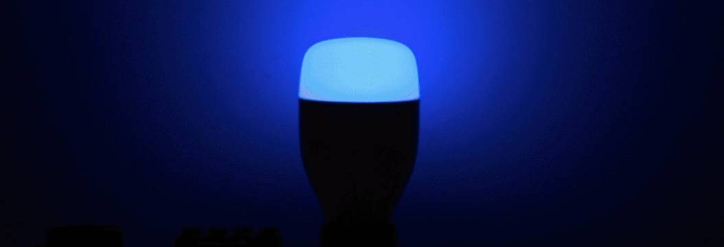 Utorch LE7 E27 za ok 54 zł. Kolorowa smart-żarówka LED w promocji!