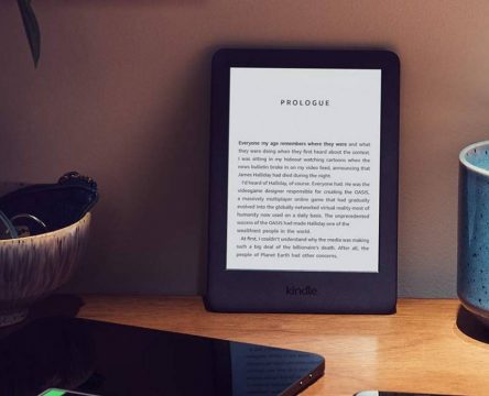 Amazon Kindle 10 za 289 zł. Podstawowy model czytnika ebooków w promocji